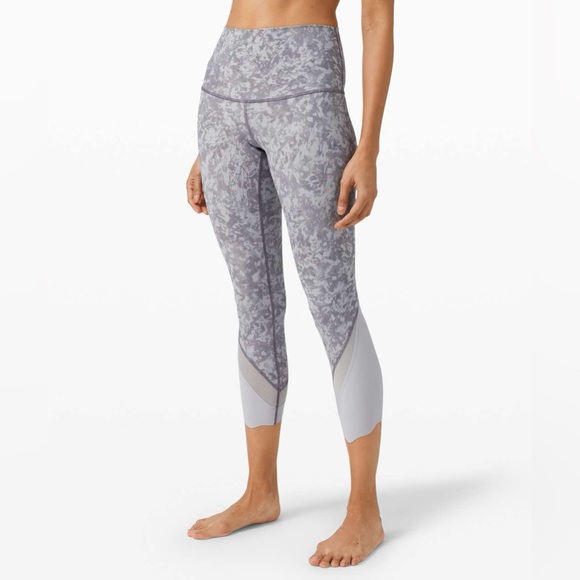 Lululemon Wunder Under Crop High Rise Roll Down Scallop 23” Luxtreme - Size 6 - Picture 5 of 6